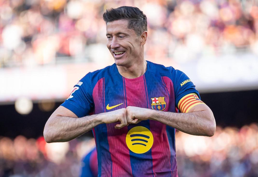 莱万建功比肩梅罗,亚马尔世界波创生涯纪录,巴萨3-0主场11连胜